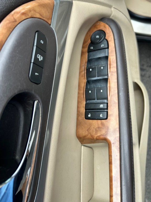 2011 Buick Enclave Image 6