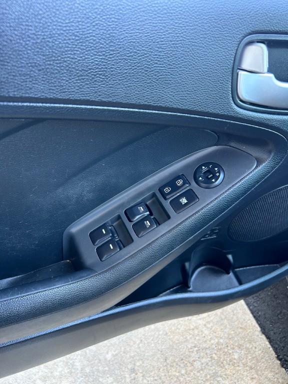 2017 Kia Forte Image 5