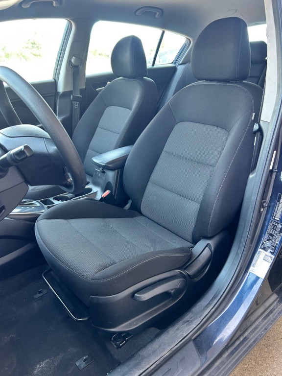 2017 Kia Forte Image 8