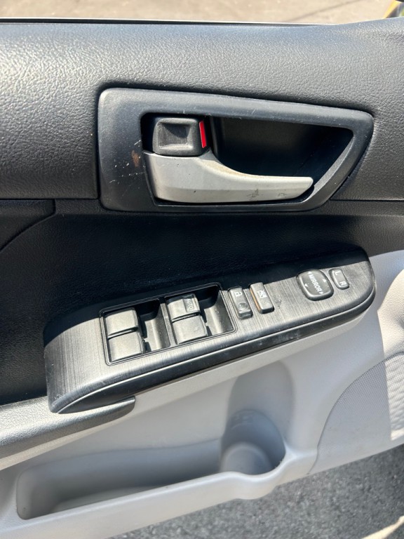 2012 Toyota Camry Image 6