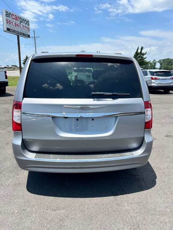 2014 Chrysler Town & Country Image 5