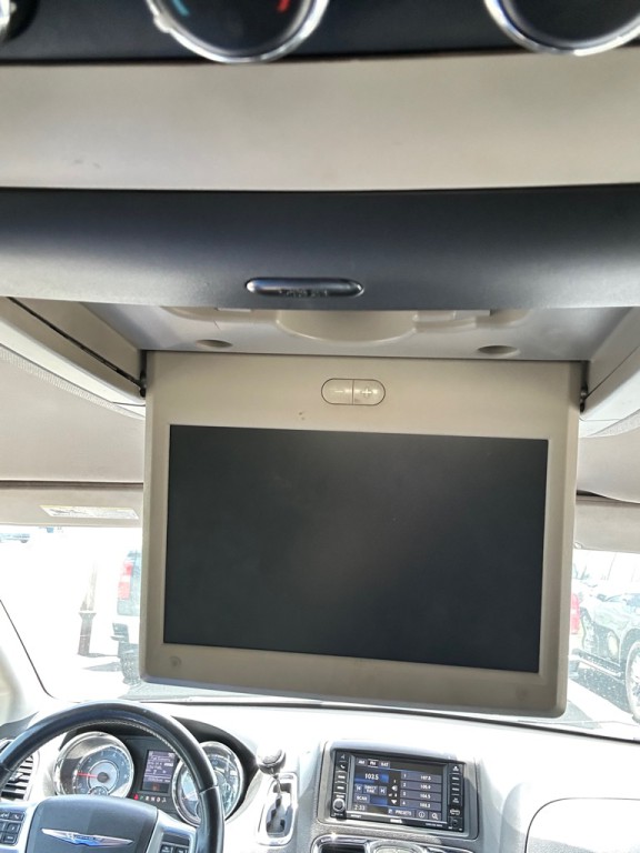 2014 Chrysler Town & Country Image 20