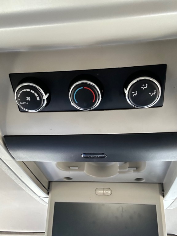 2014 Chrysler Town & Country Image 21
