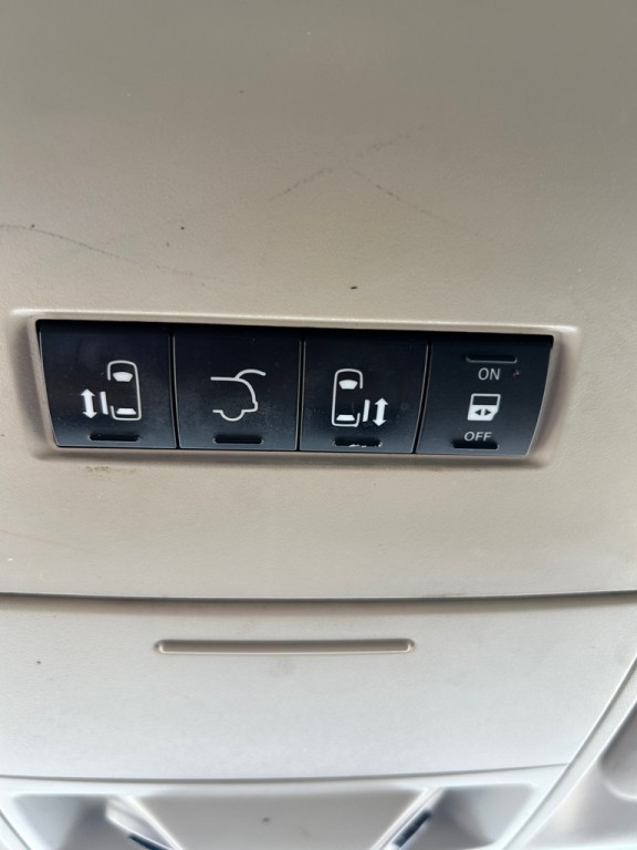 2014 Chrysler Town & Country Image 22