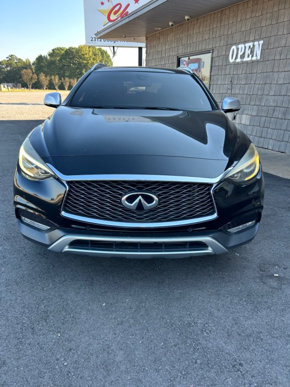 2017 INFINITI QX30 Image 2