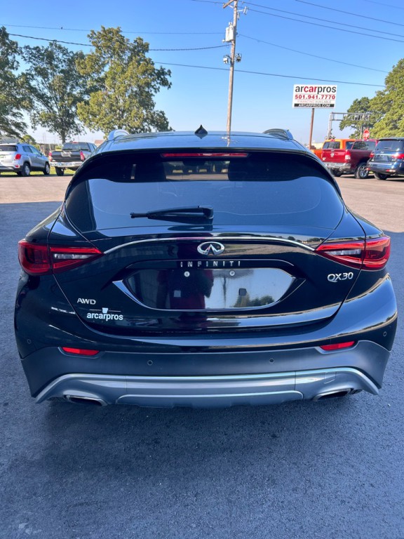 2017 INFINITI QX30 Image 5