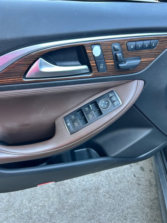 2017 INFINITI QX30 Image 6