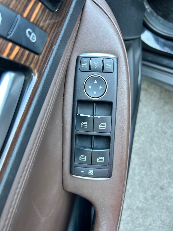 2017 INFINITI QX30 Image 8