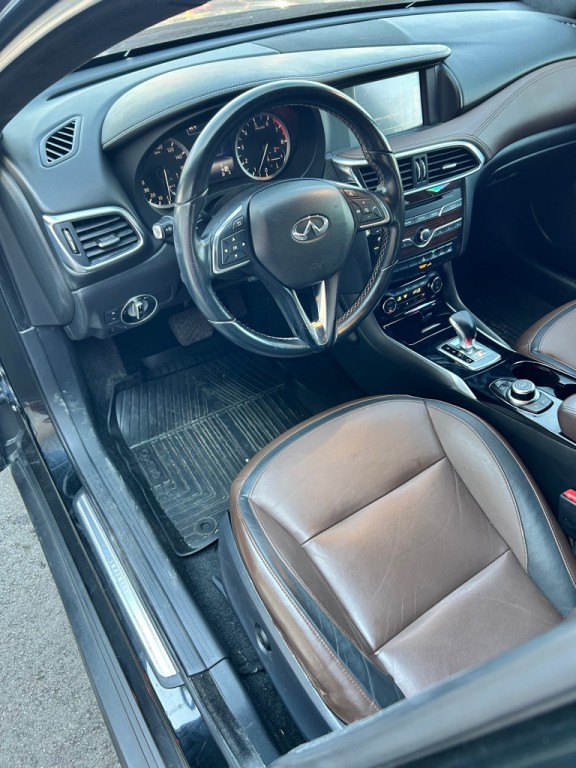 2017 INFINITI QX30 Image 9