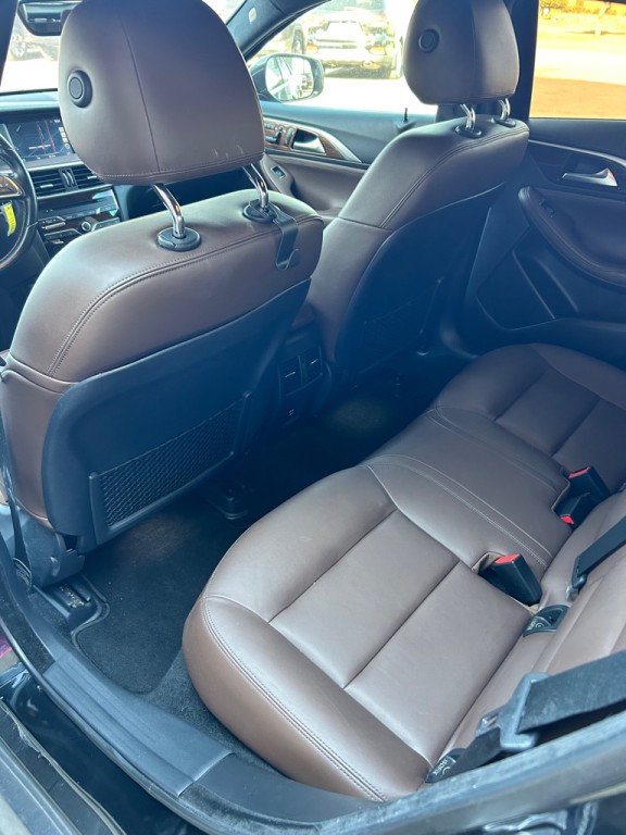 2017 INFINITI QX30 Image 12