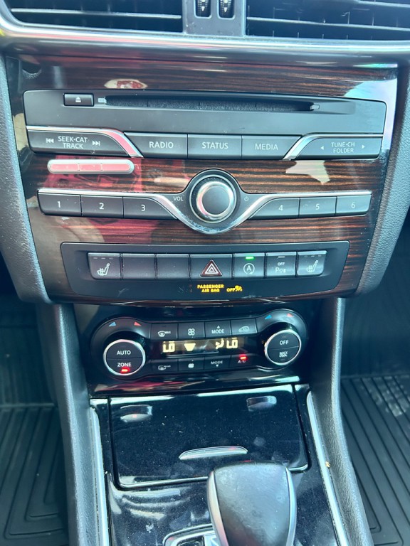 2017 INFINITI QX30 Image 17