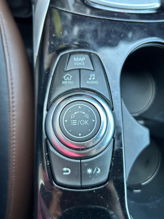 2017 INFINITI QX30 Image 18