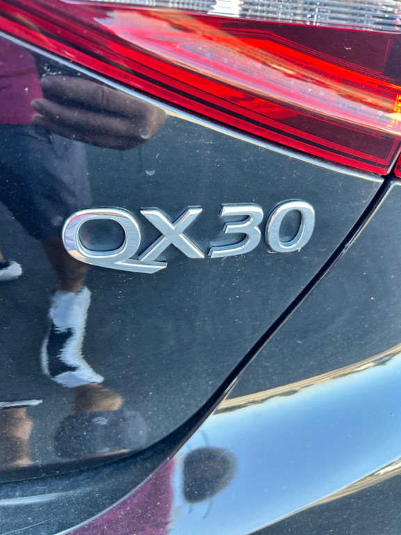 2017 INFINITI QX30 Image 26
