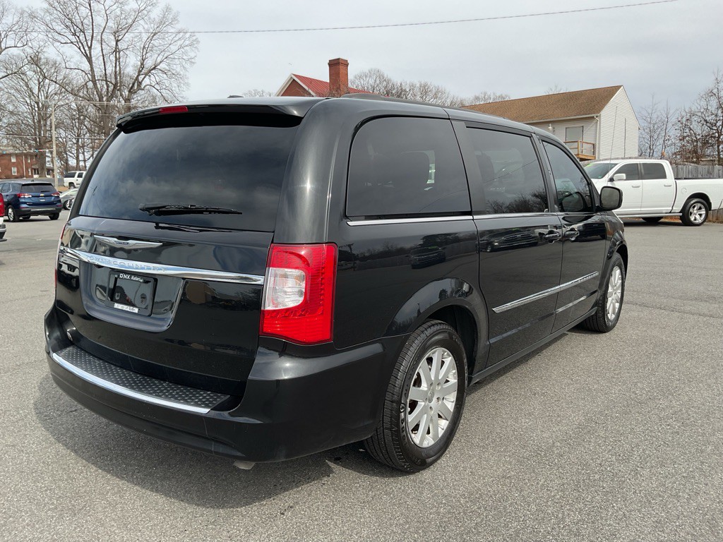 2015 Chrysler Town & Country Image 11