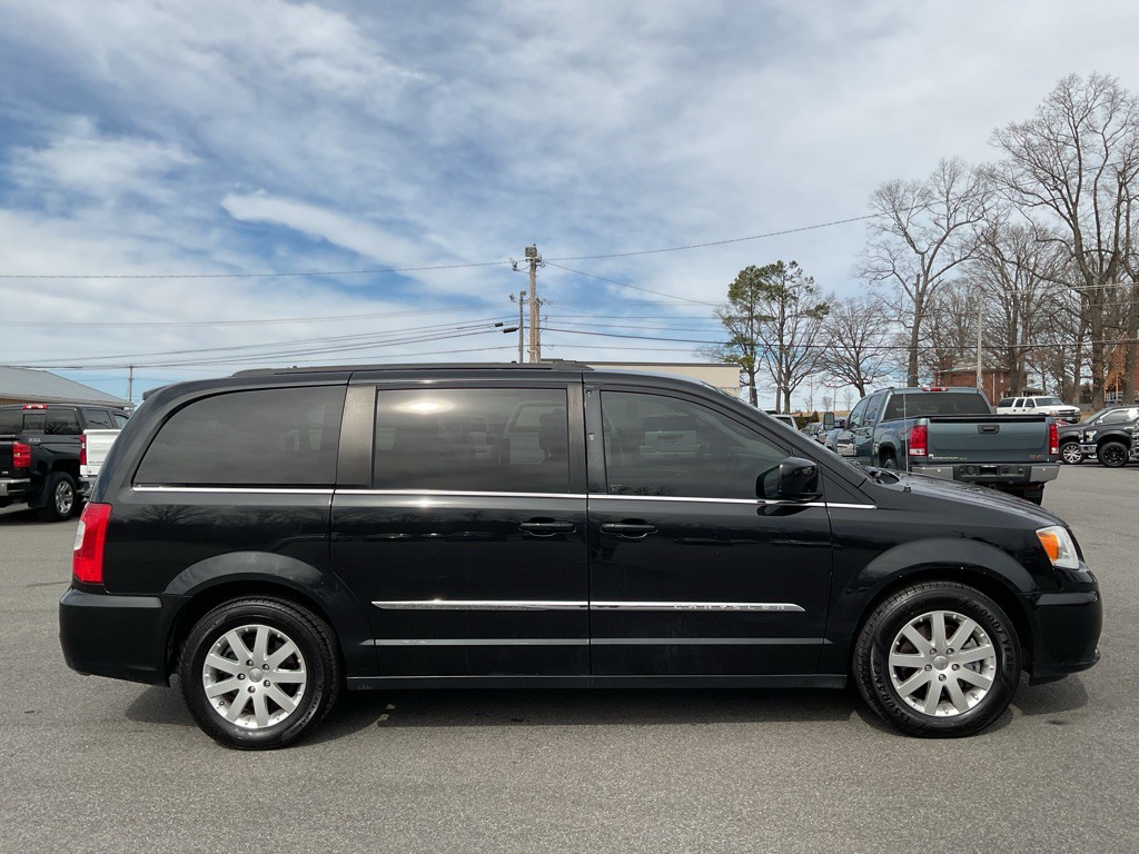 2015 Chrysler Town & Country Image 13