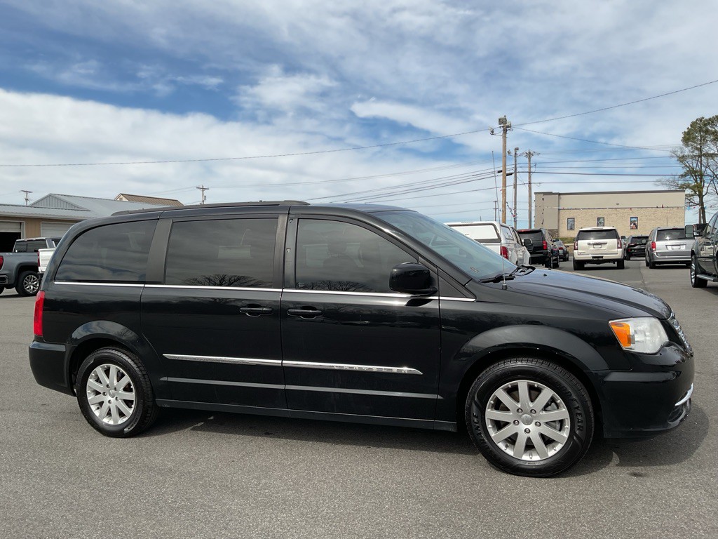 2015 Chrysler Town & Country Image 14