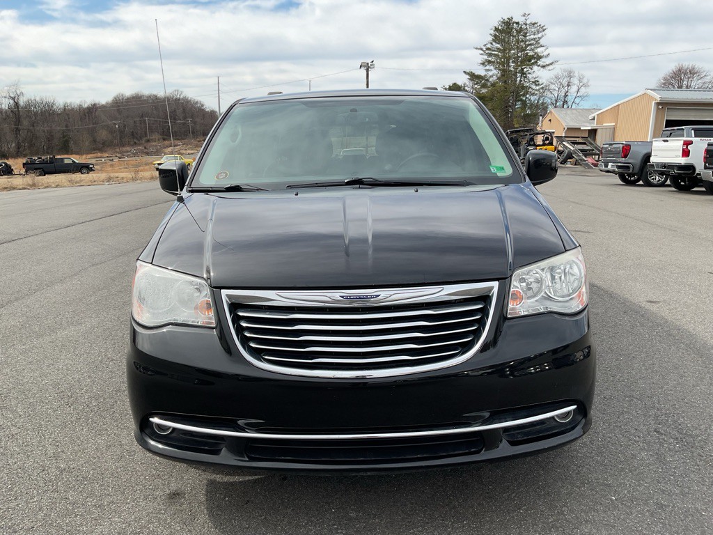 2015 Chrysler Town & Country Image 16