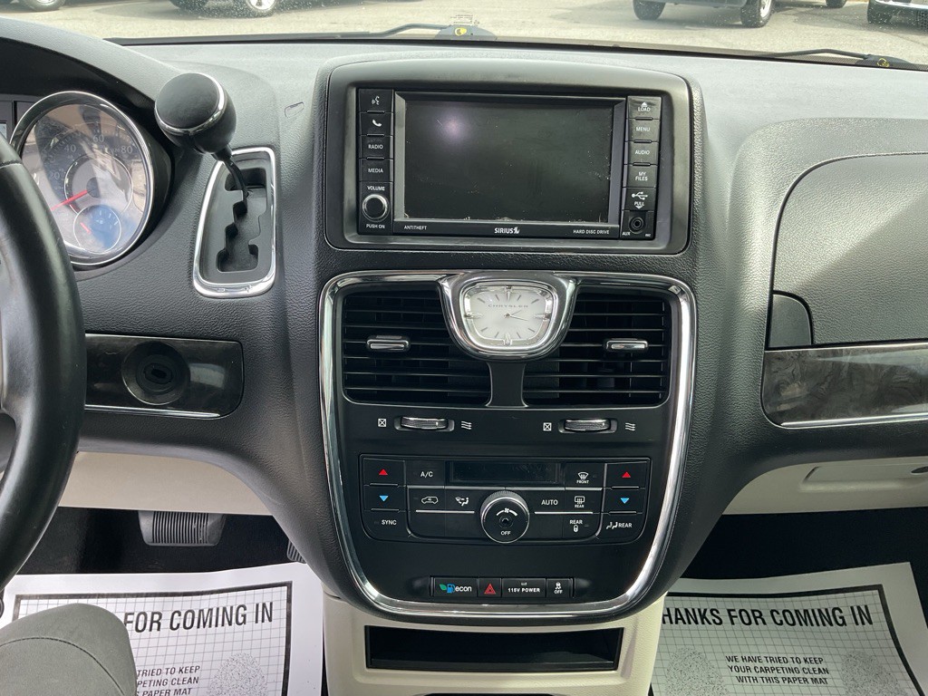 2015 Chrysler Town & Country Image 31