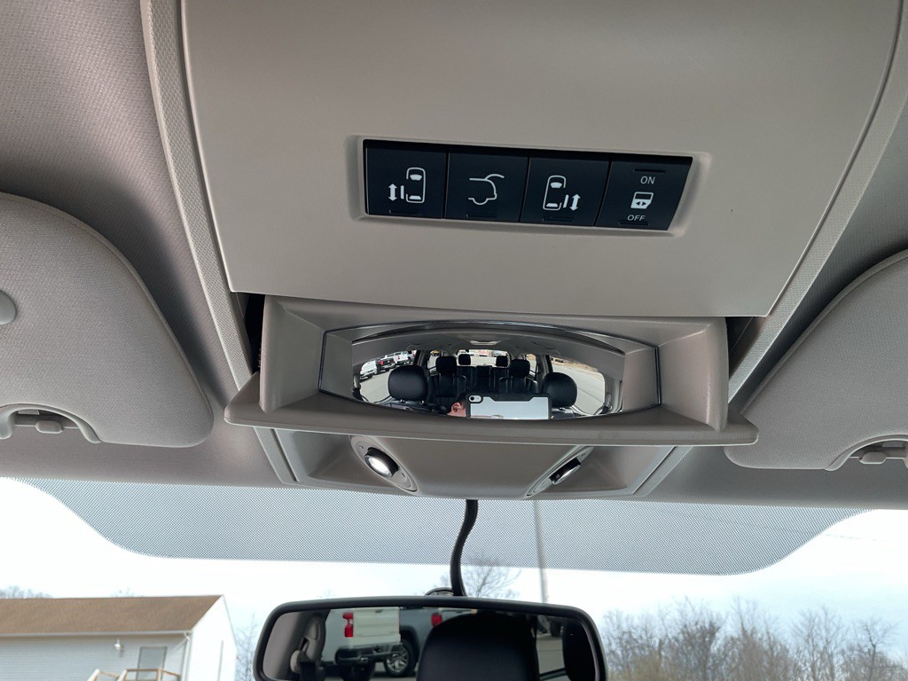 2015 Chrysler Town & Country Image 39