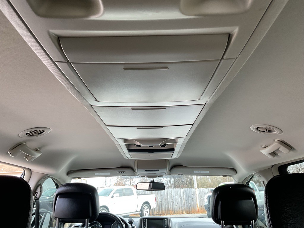 2015 Chrysler Town & Country Image 42