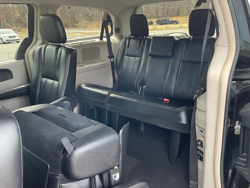 2015 Chrysler Town & Country Image 45