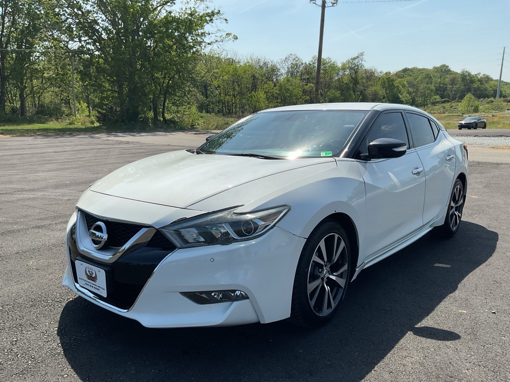 2016 Nissan Maxima Image 1