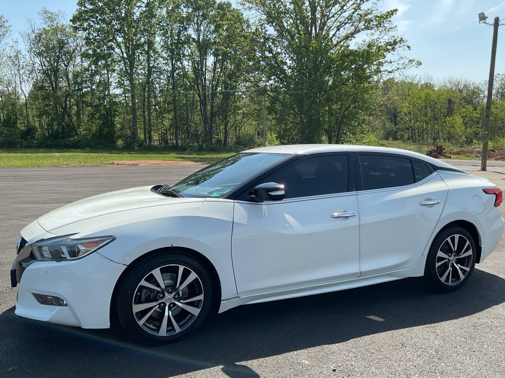 2016 Nissan Maxima Image 2