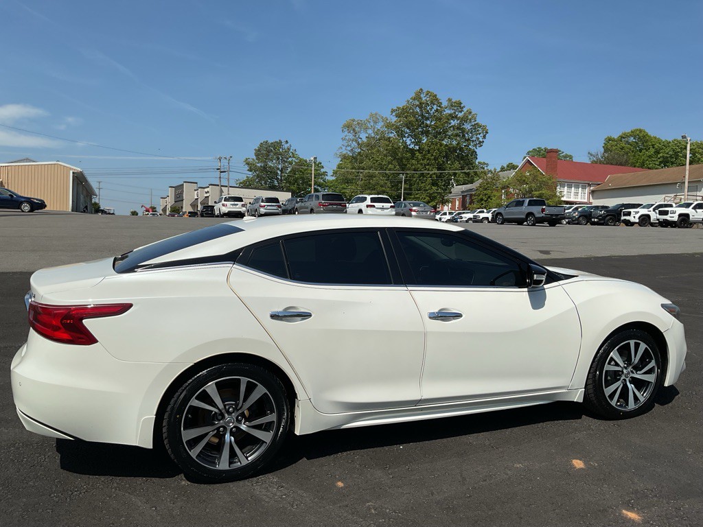 2016 Nissan Maxima Image 11