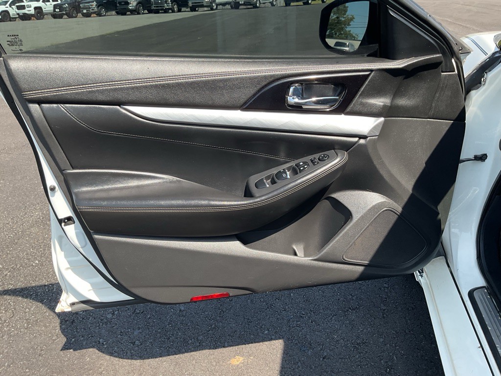 2016 Nissan Maxima Image 23