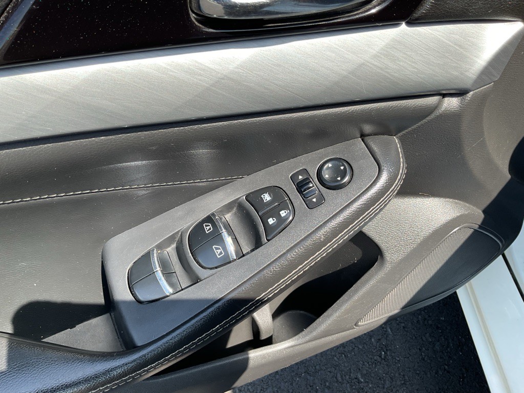 2016 Nissan Maxima Image 24