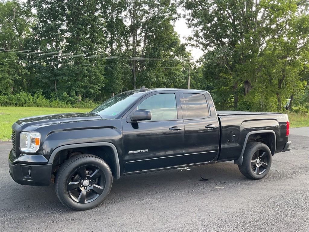 2015 GMC Sierra Image 2