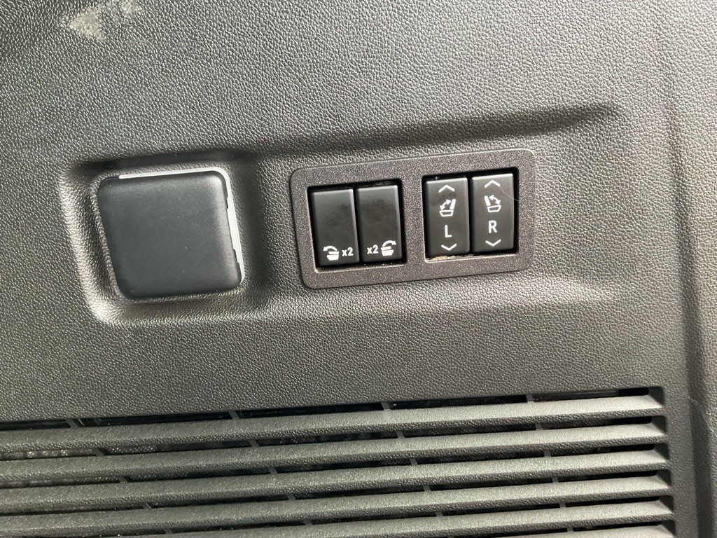 2023 Chevrolet Suburban Image 9