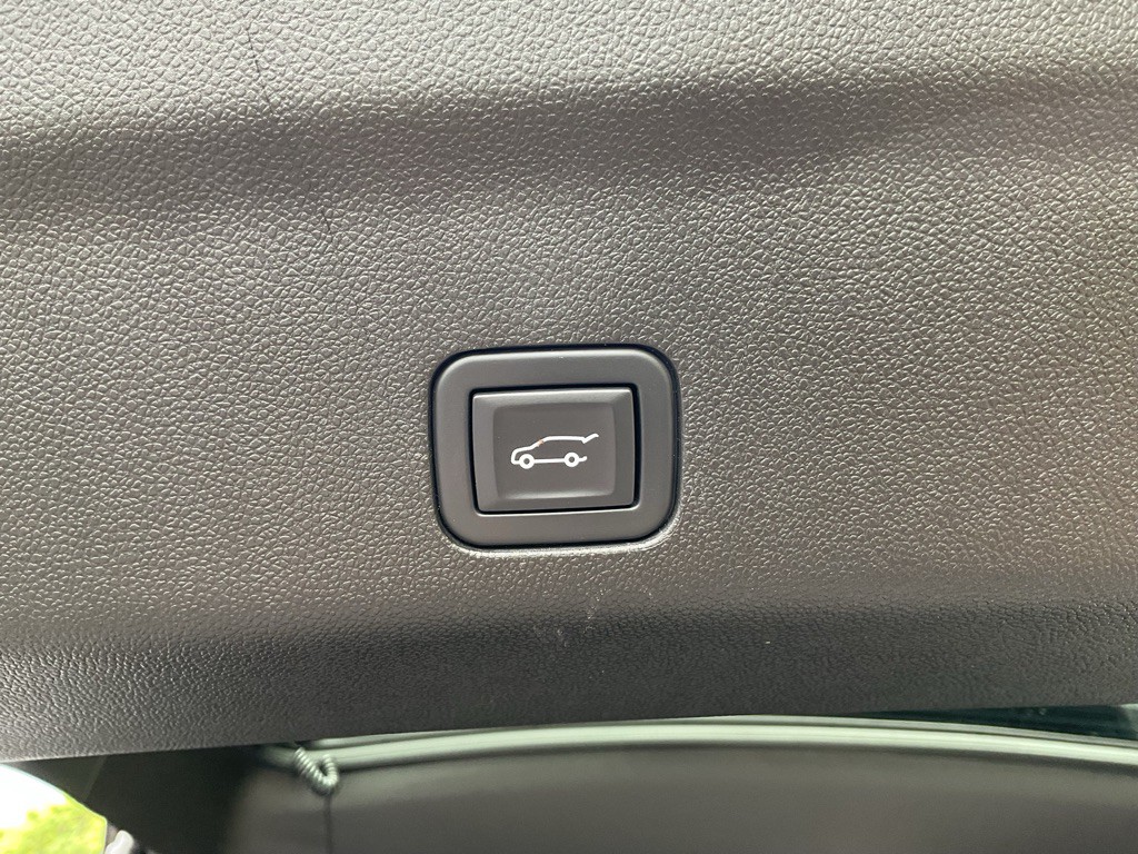 2023 Chevrolet Suburban Image 10