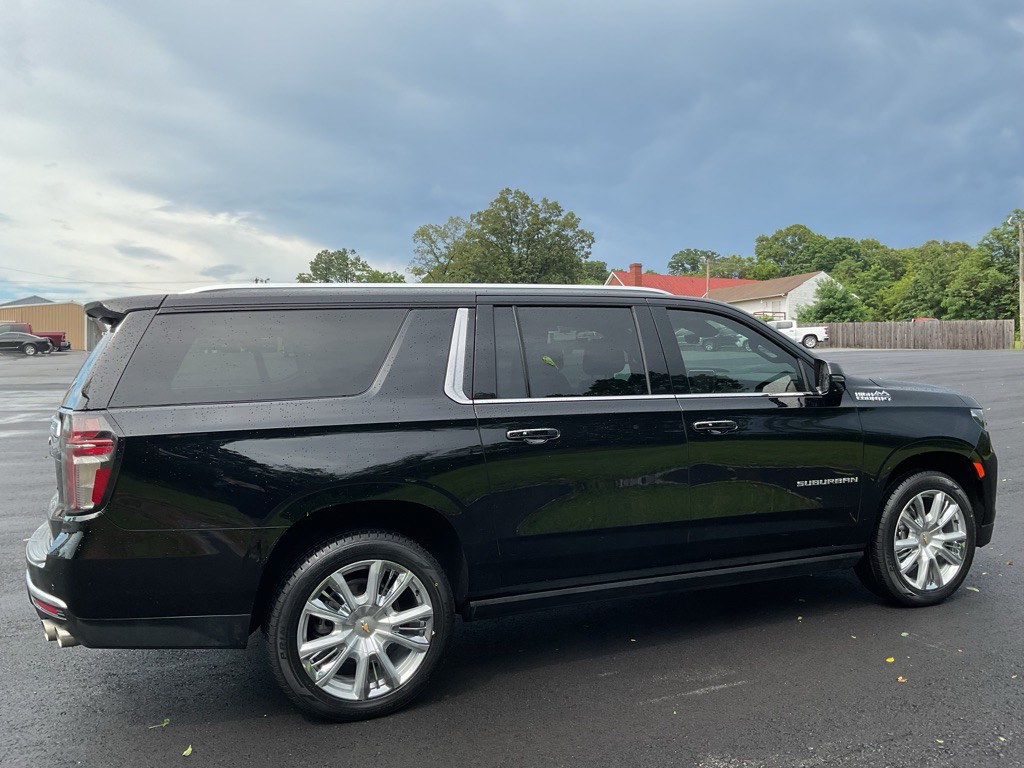 2023 Chevrolet Suburban Image 12