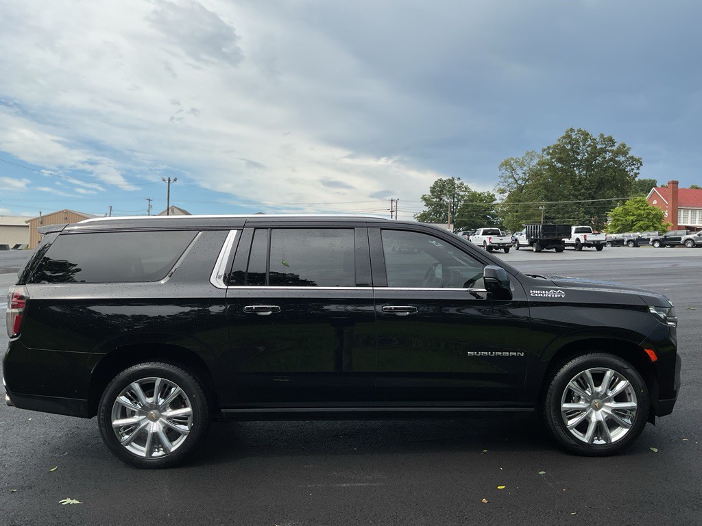 2023 Chevrolet Suburban Image 13
