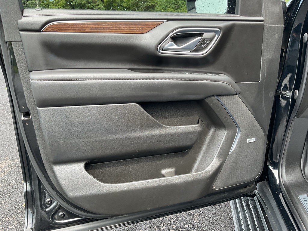 2023 Chevrolet Suburban Image 24