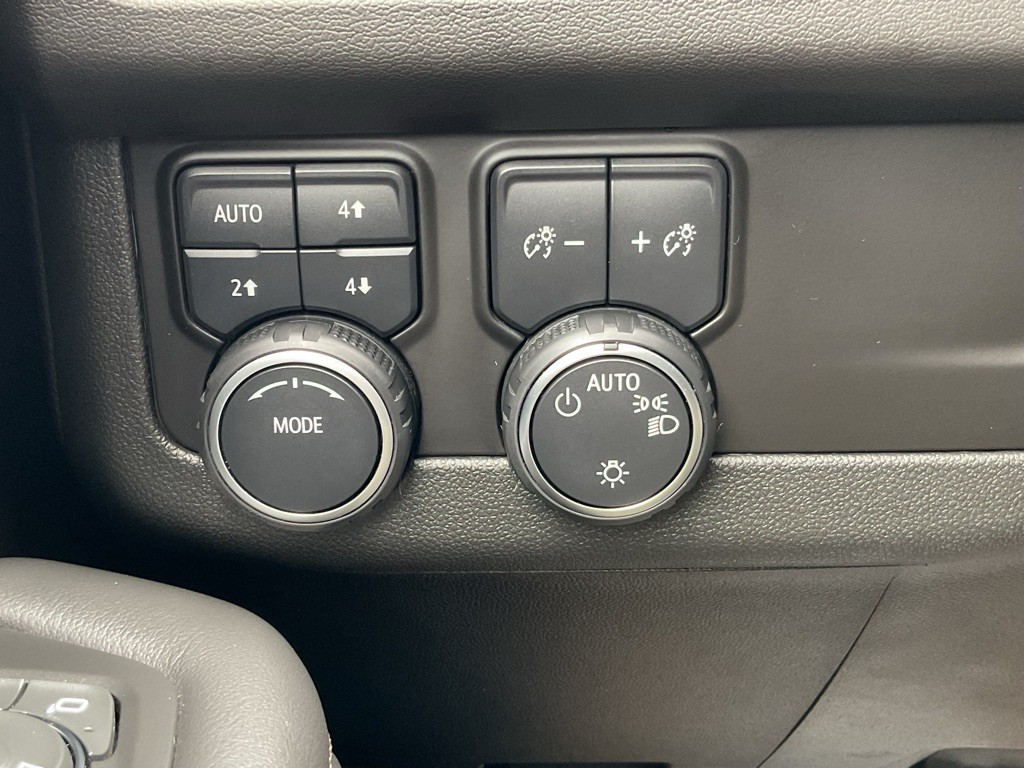 2023 Chevrolet Suburban Image 31
