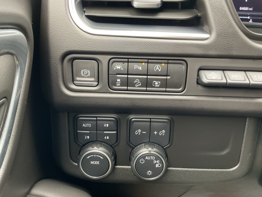 2023 Chevrolet Suburban Image 32