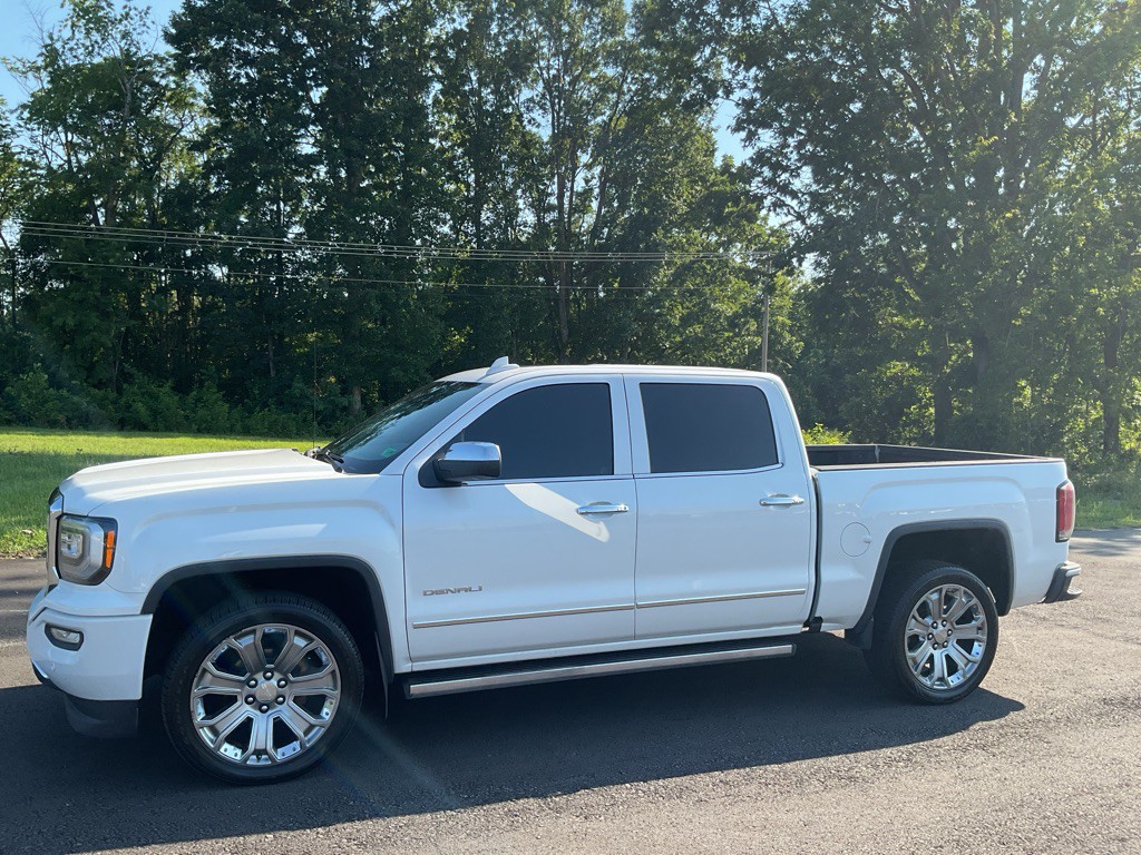 2018 GMC Sierra Image 2