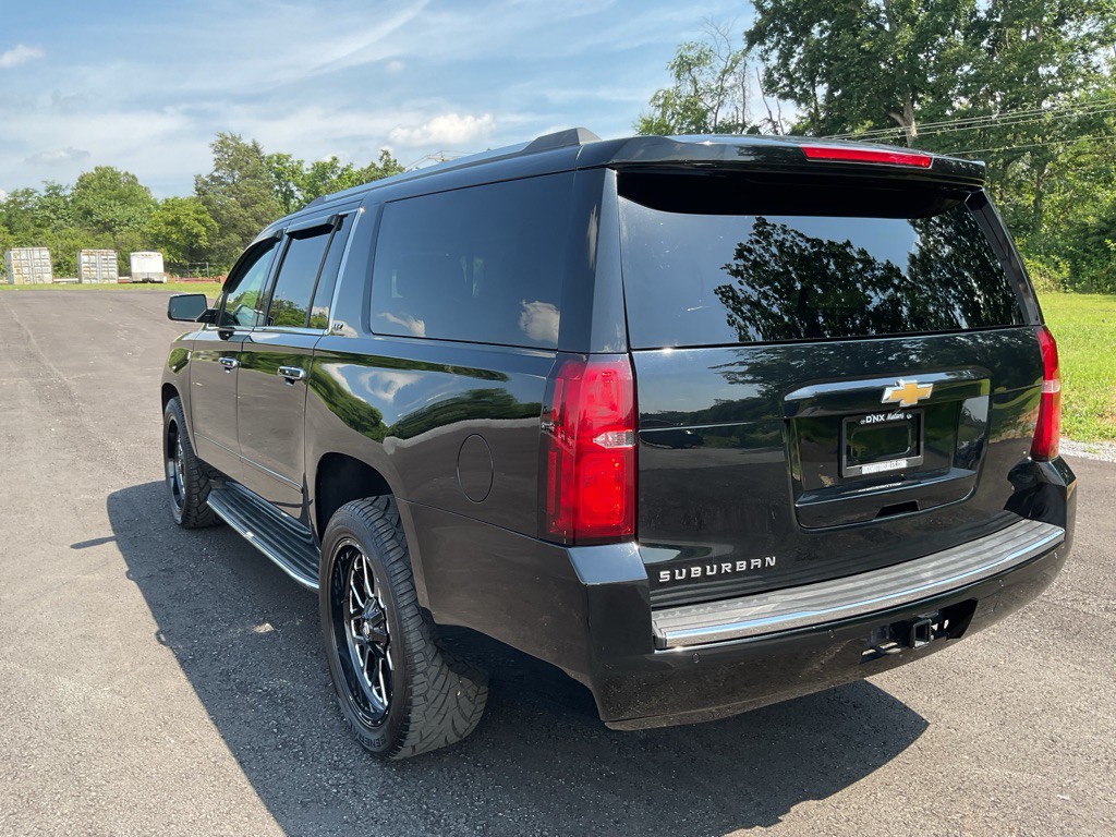 2016 Chevrolet Suburban Image 5