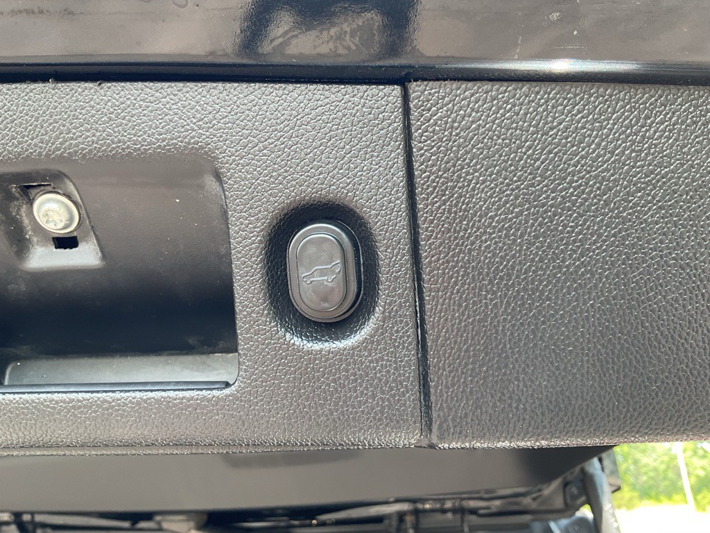 2016 Chevrolet Suburban Image 11