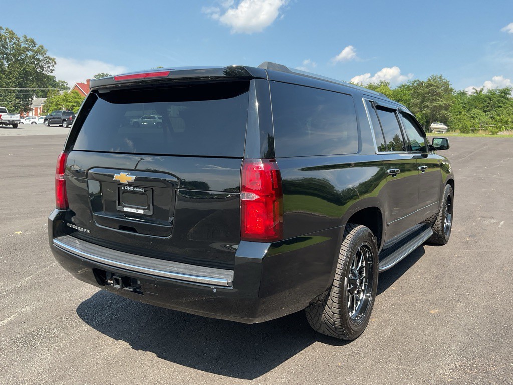 2016 Chevrolet Suburban Image 12
