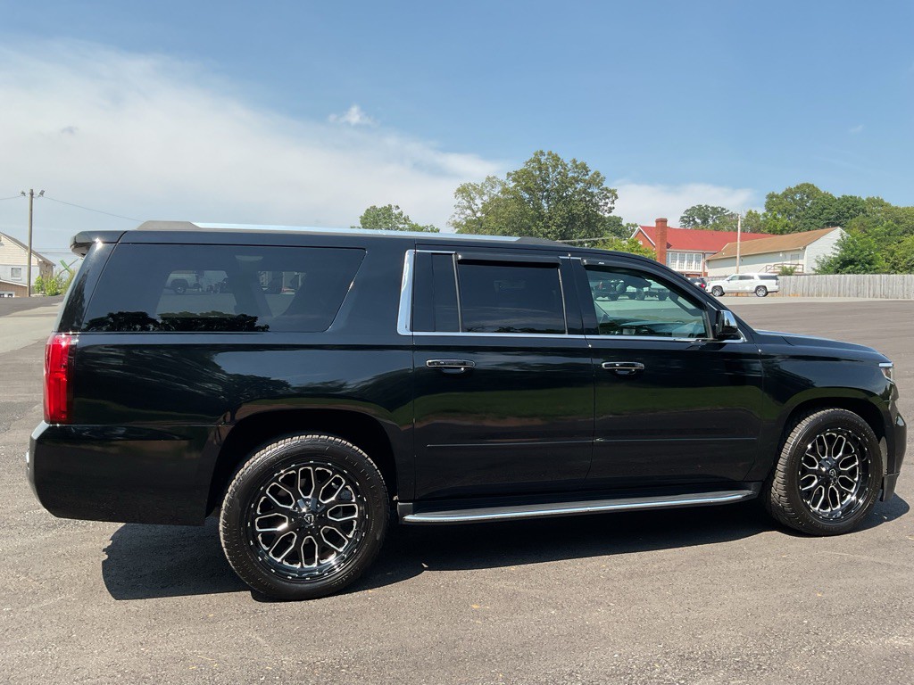 2016 Chevrolet Suburban Image 13