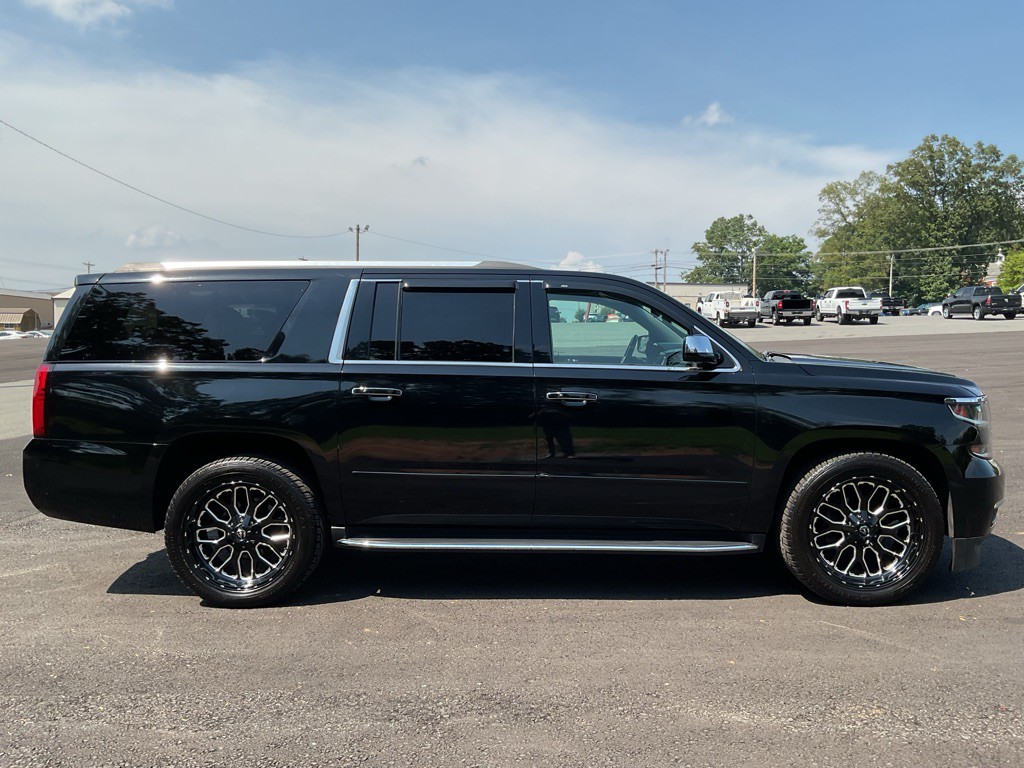 2016 Chevrolet Suburban Image 14