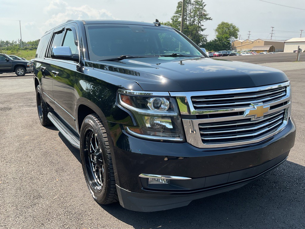 2016 Chevrolet Suburban Image 16