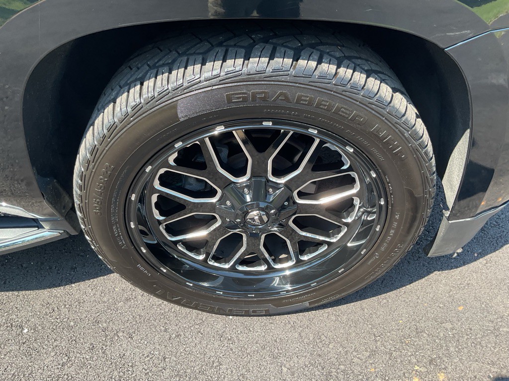 2016 Chevrolet Suburban Image 24
