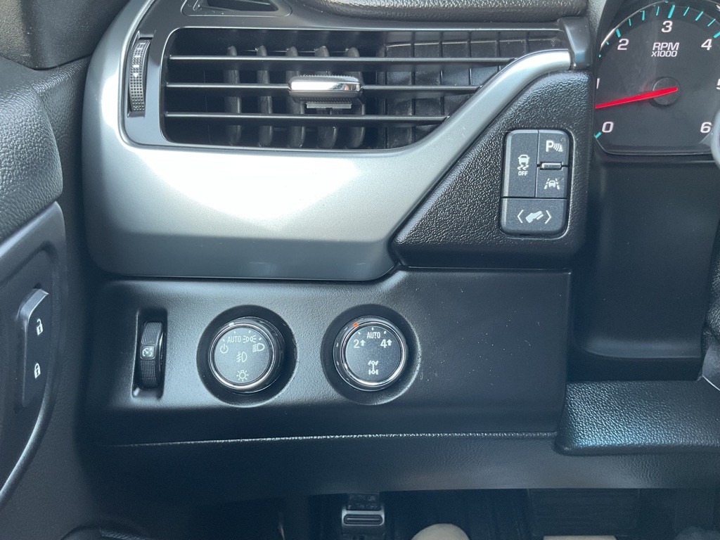2016 Chevrolet Suburban Image 34