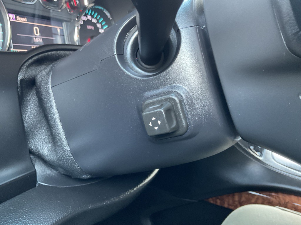 2016 Chevrolet Suburban Image 35