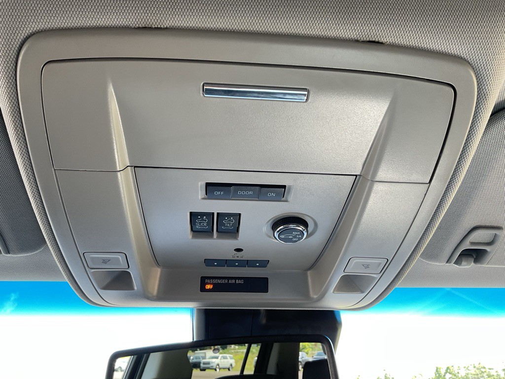 2016 Chevrolet Suburban Image 48