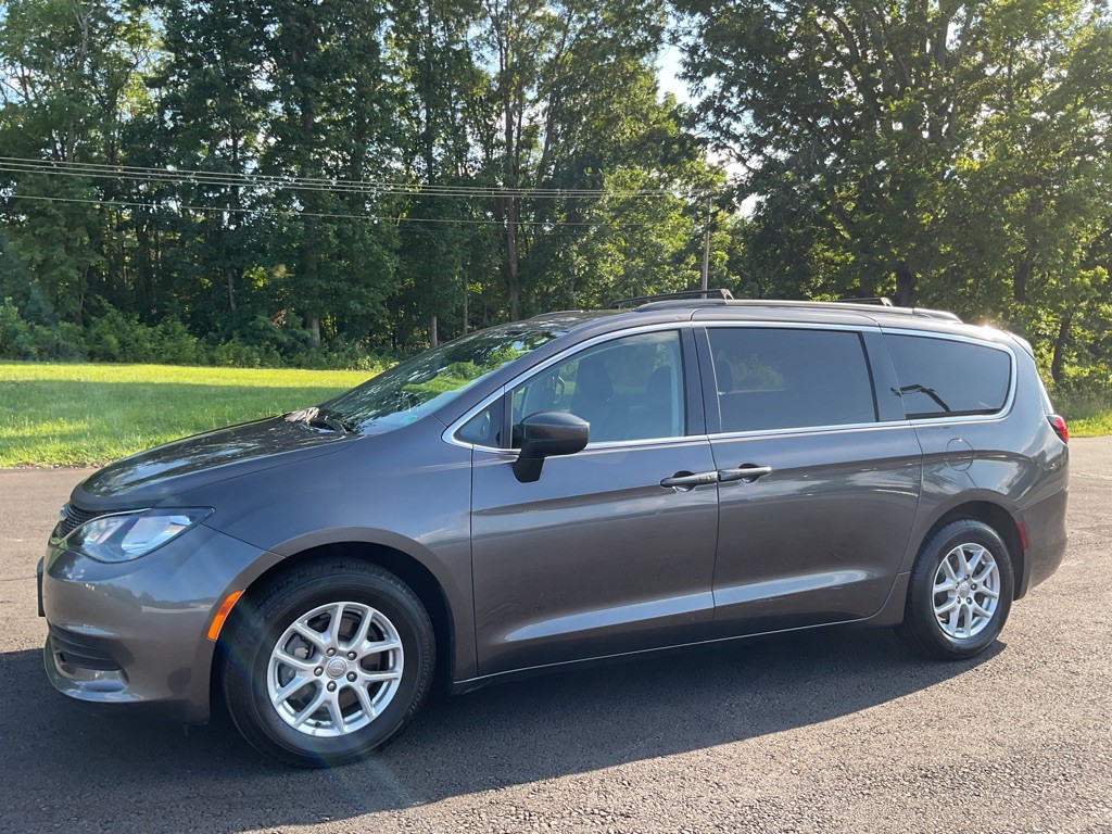 2020 Chrysler Voyager Image 2